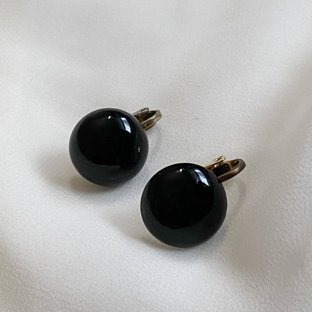 VTG Glossy Black Round Button Earrings